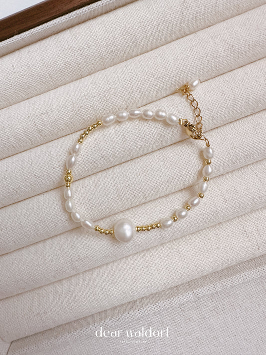 Carrie Freshwater Pearl Bracelet