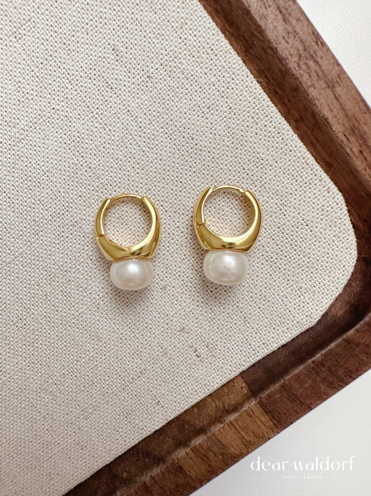 Amelia Freshwater Pearl Earrings