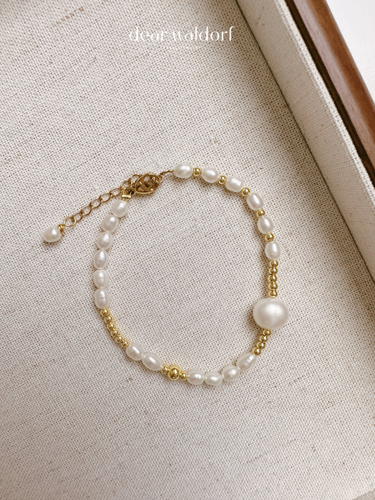 Carrie Freshwater Pearl Bracelet