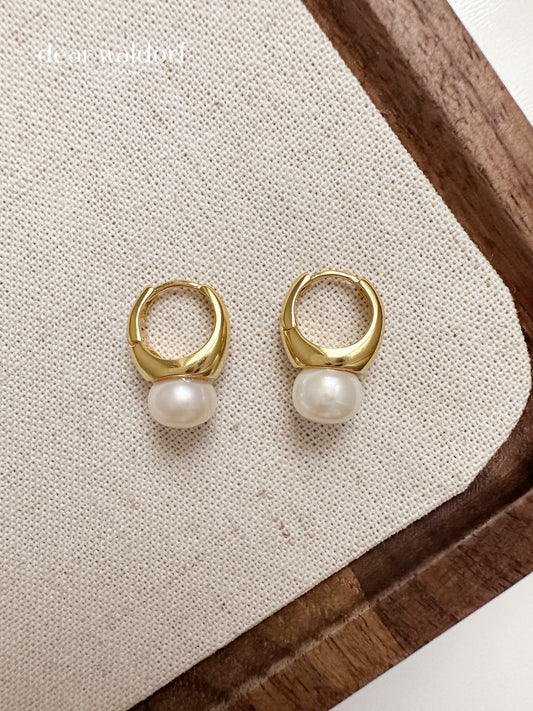 Amelia Freshwater Pearl Earrings